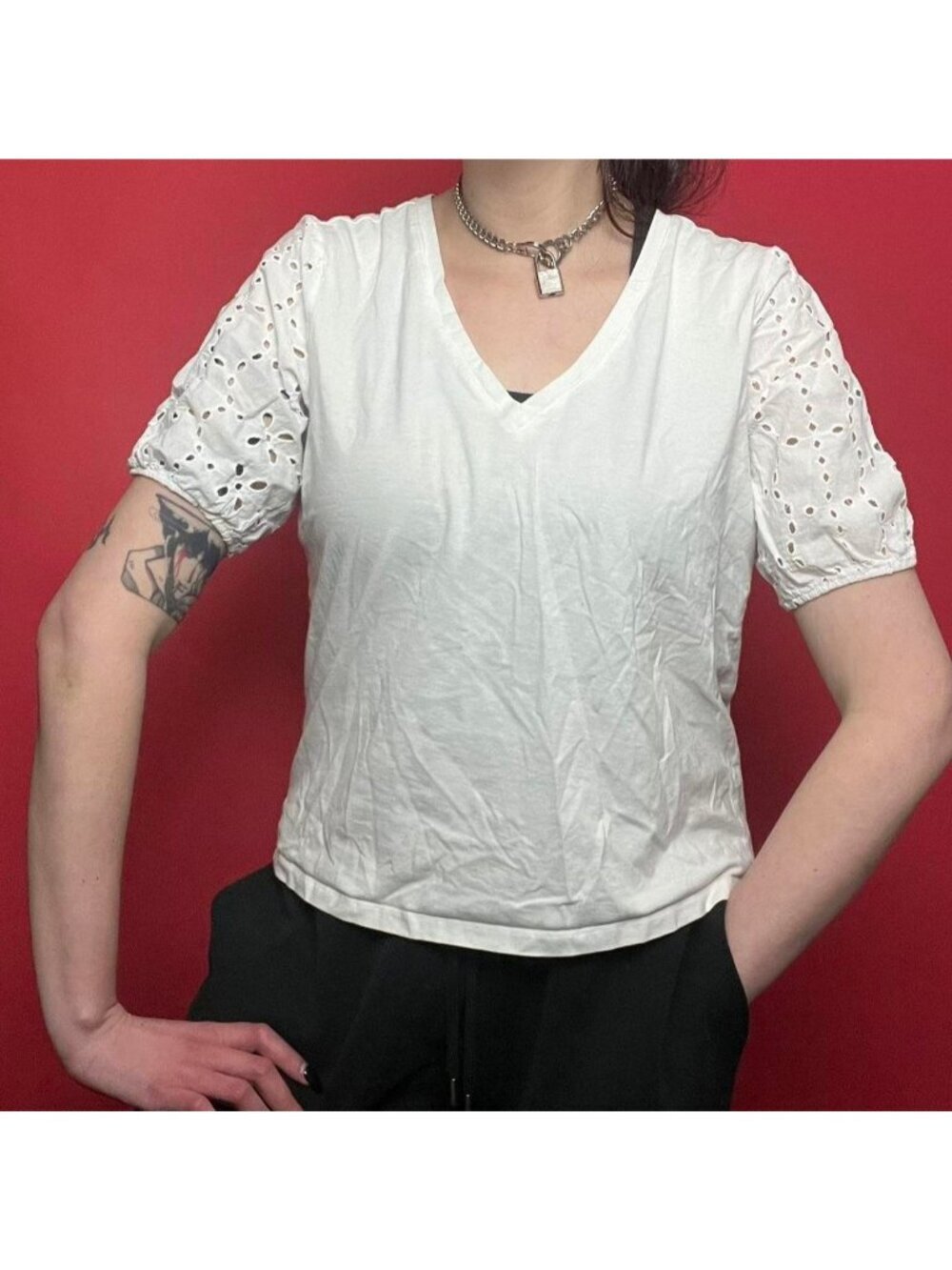 Cleo / White tee with lace sleeves 🤍🤍​